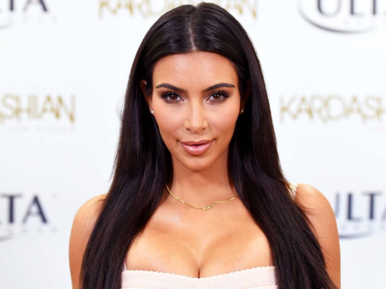 Kim Kardashian diz que faz $ 1 milhão por post no Instagram!